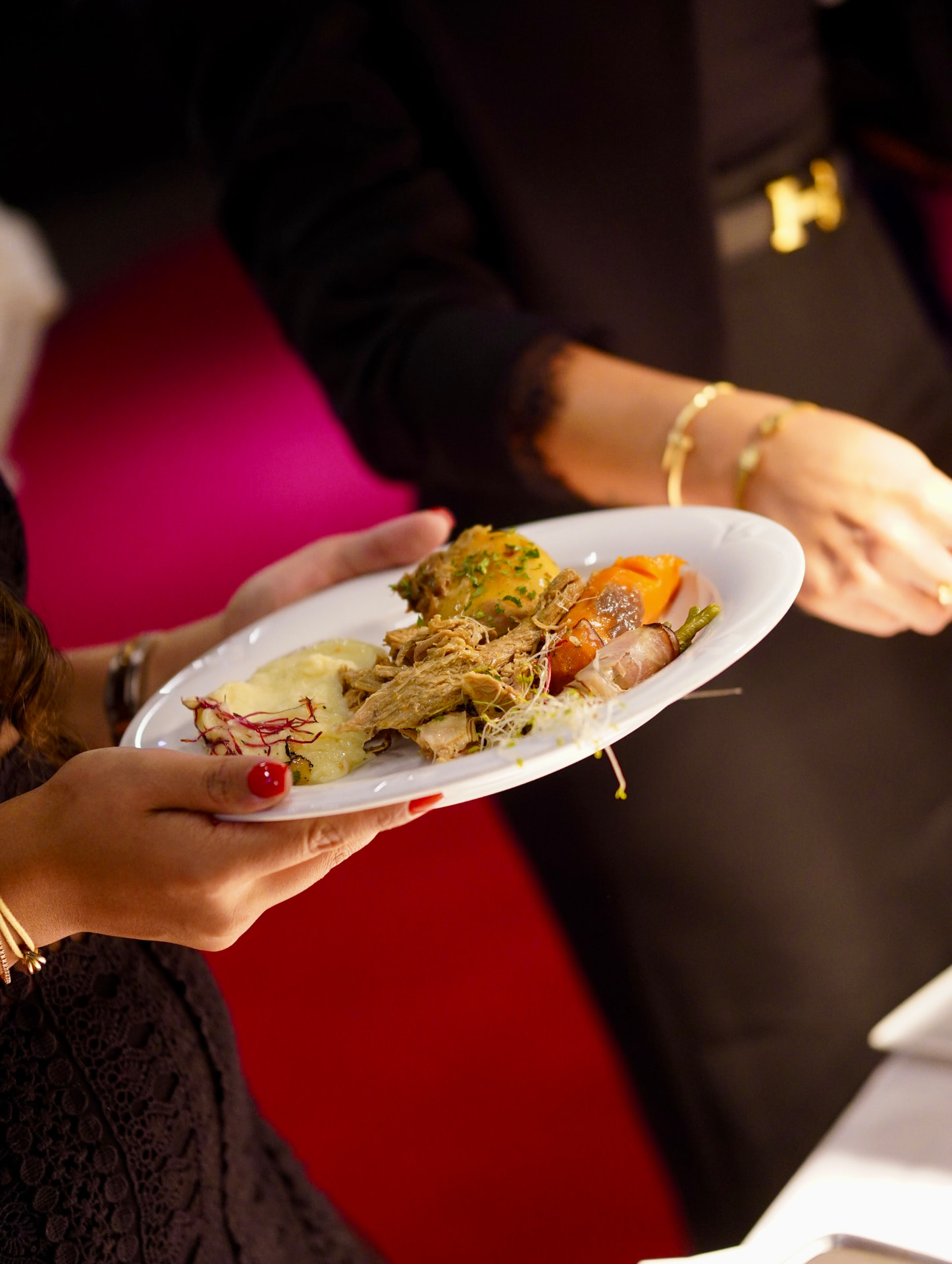 Reichhaltiger Catering-Teller bei einer Feier im Sallon 22